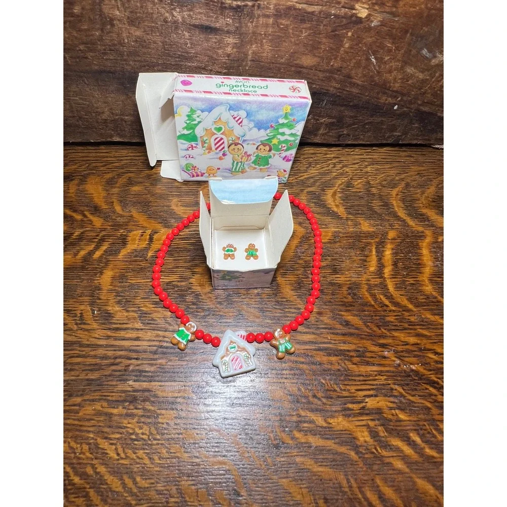 VTG Avon Gingerbread Necklace and Earrings Set Christmas Holiday Jewelry Boxed